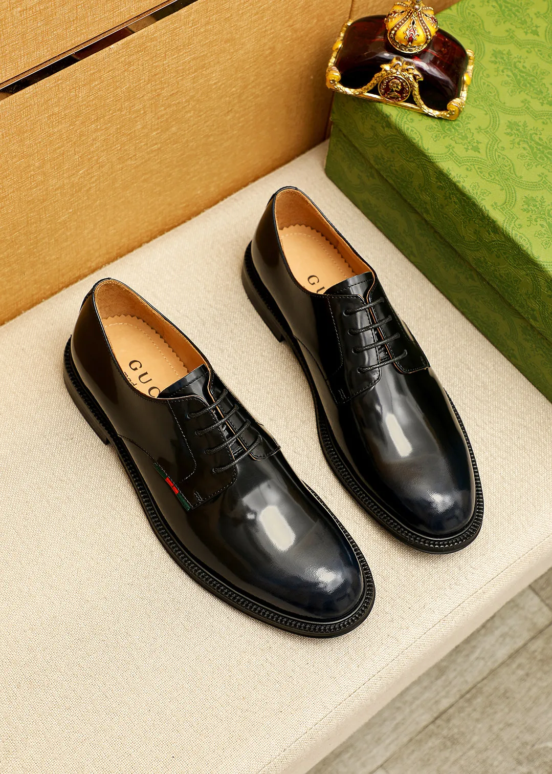 Men's shoes 💰520 💐 Product trademark: GUCCI "Gucci" business leather shoes Regular size: 38-44 (45.46🉑️customized) Product materials: Selected imported first-layer open-edge beaded cowhide leather upper, imported water-dyed cowhide leather lining. Strong three-dimensional visual effect, original outsole Color: 4⃣️colors available